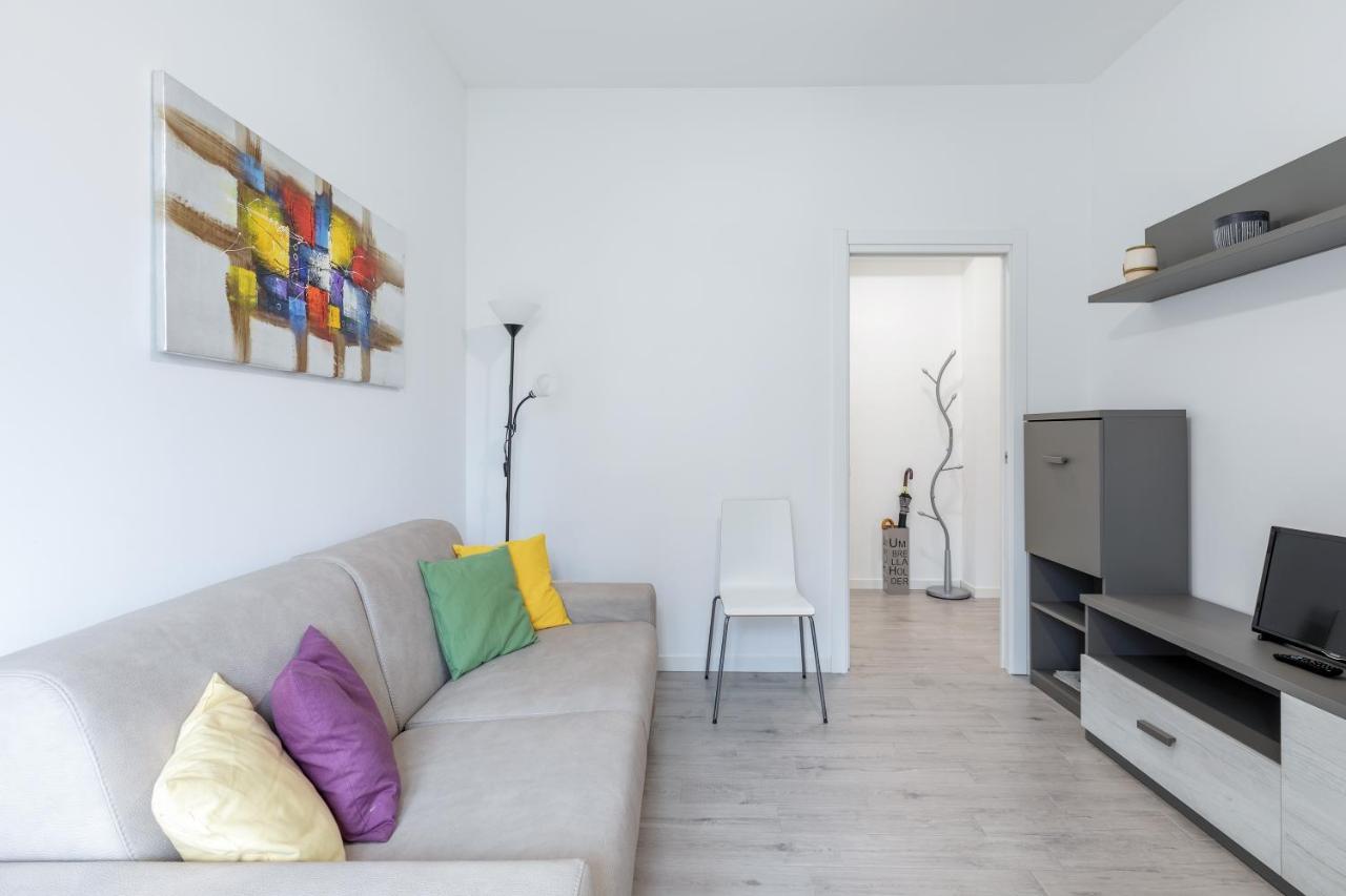 Piazza De Angeli M1 Comfortable Flat With Balcony ミラノ エクステリア 写真