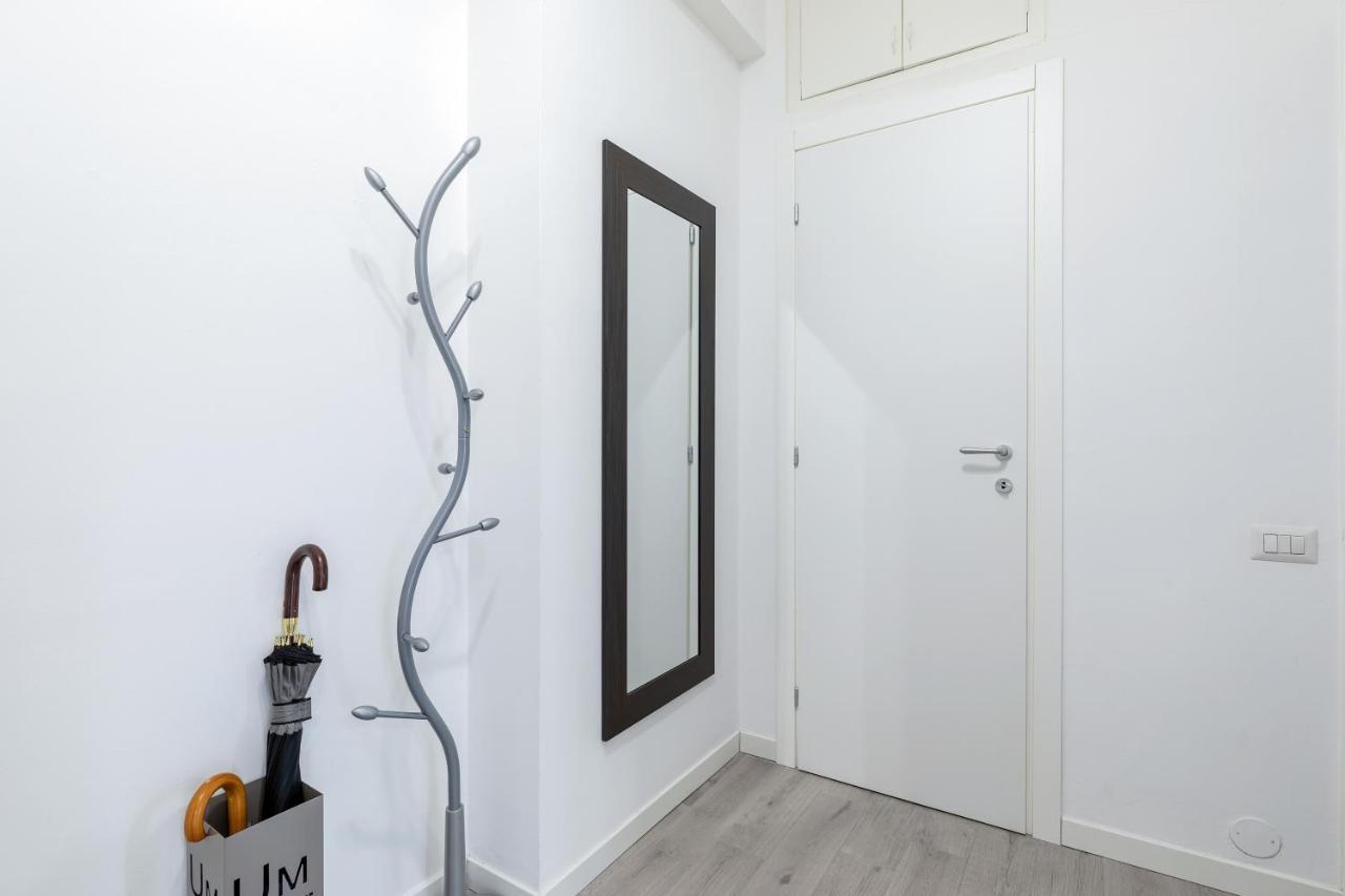 Piazza De Angeli M1 Comfortable Flat With Balcony ミラノ エクステリア 写真